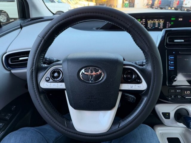 2017 Toyota Prius in Knoxville, TN 37920 - 18089330 17