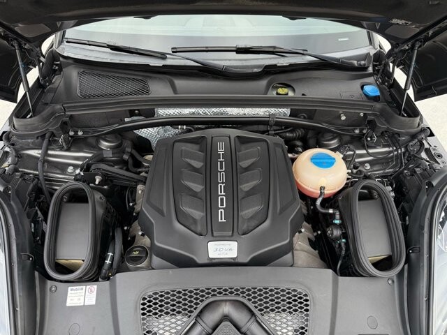 2018 Porsche Macan in Knoxville, TN 37920 - 18089331 26