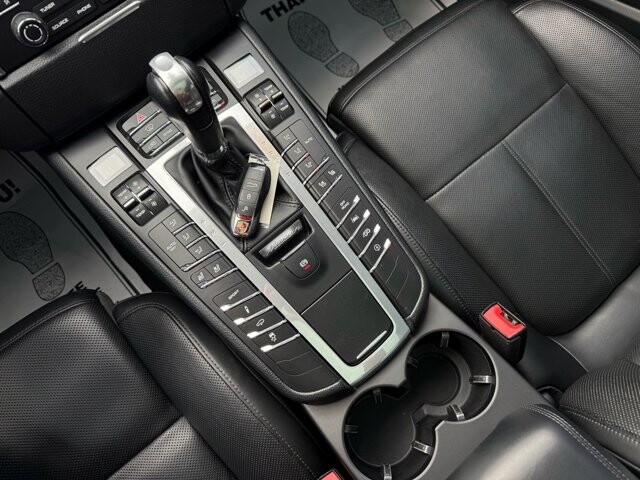 2018 Porsche Macan in Knoxville, TN 37920 - 18089331 24