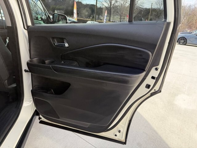 2018 Honda Pilot in Knoxville, TN 37920 - 18089336 10