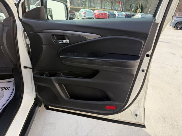 2018 Honda Pilot in Knoxville, TN 37920 - 18089336 11