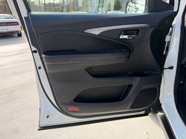 2018 Honda Pilot in Knoxville, TN 37920 - 18089336 6