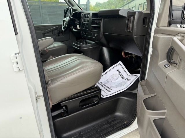 2019 Chevrolet Express 3500 in Knoxville, TN 37920 - 18089337 10