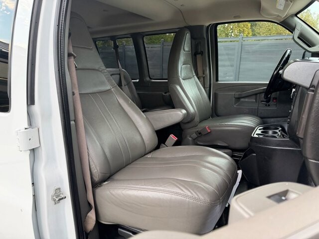 2019 Chevrolet Express 3500 in Knoxville, TN 37920 - 18089337 11