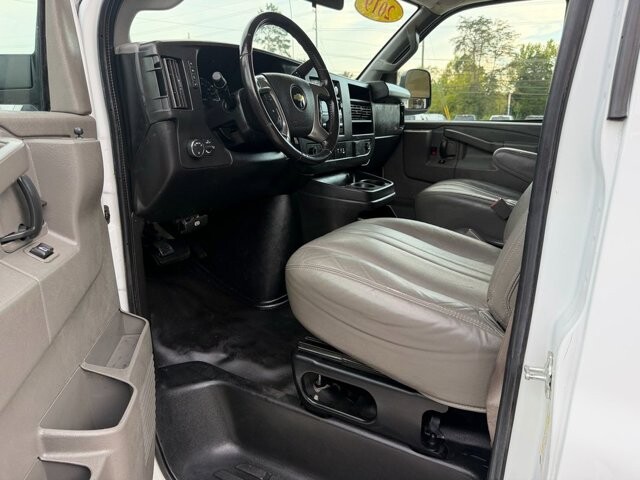 2019 Chevrolet Express 3500 in Knoxville, TN 37920 - 18089337 8