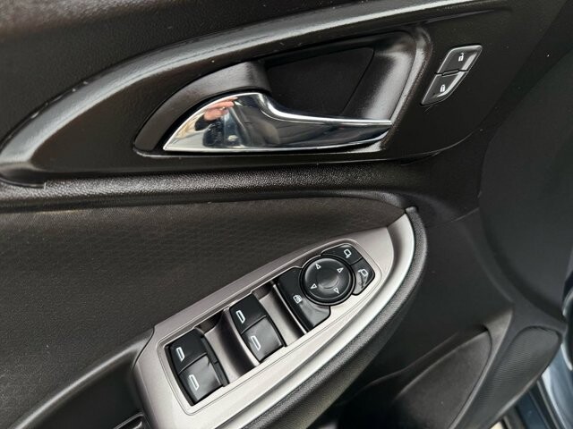 2019 Chevrolet Malibu in Knoxville, TN 37920 - 18089340 24