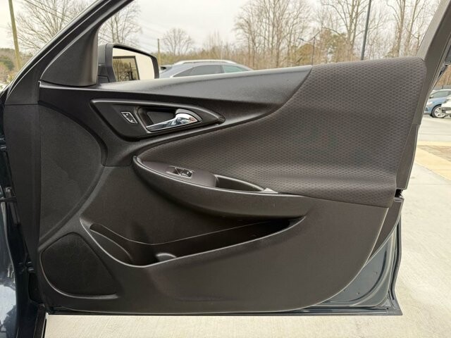 2019 Chevrolet Malibu in Knoxville, TN 37920 - 18089340 27