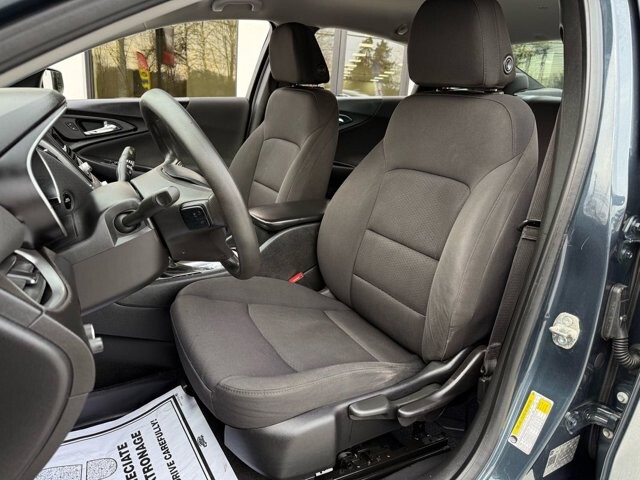 2019 Chevrolet Malibu in Knoxville, TN 37920 - 18089340 10