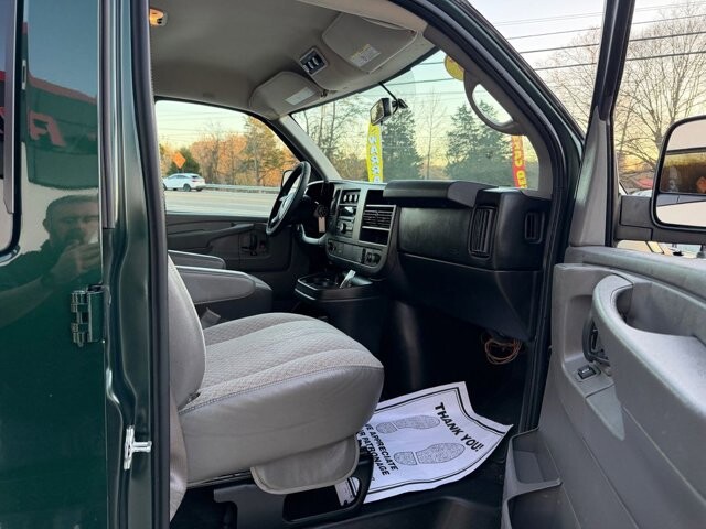 2015 Chevrolet Express 2500 in Knoxville, TN 37920 - 18089341 16