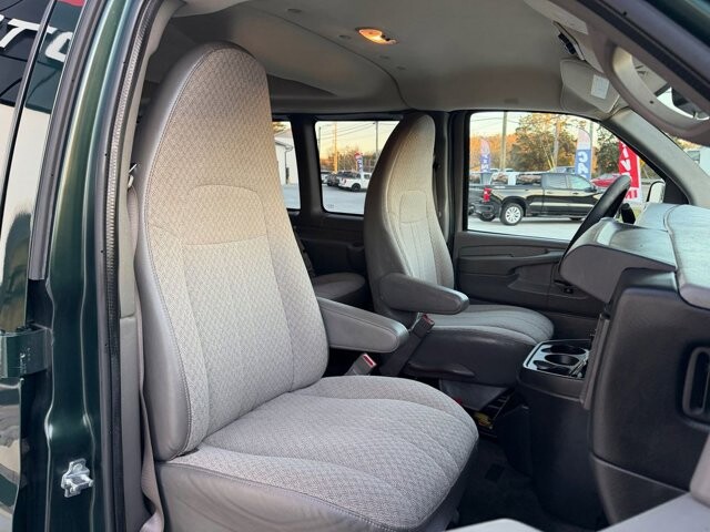 2015 Chevrolet Express 2500 in Knoxville, TN 37920 - 18089341 17