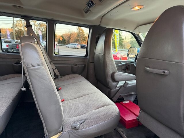 2015 Chevrolet Express 2500 in Knoxville, TN 37920 - 18089341 15