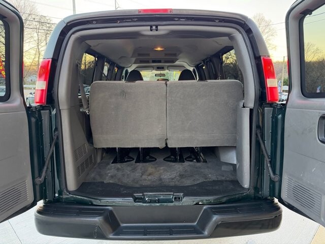 2015 Chevrolet Express 2500 in Knoxville, TN 37920 - 18089341 9