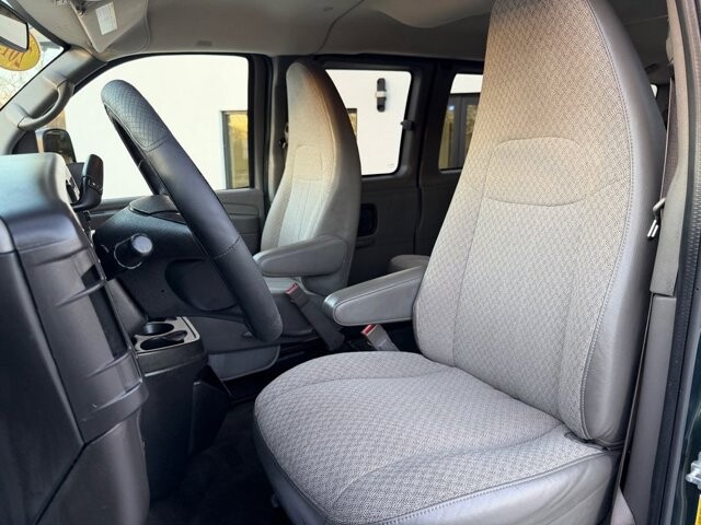 2015 Chevrolet Express 2500 in Knoxville, TN 37920 - 18089341 11