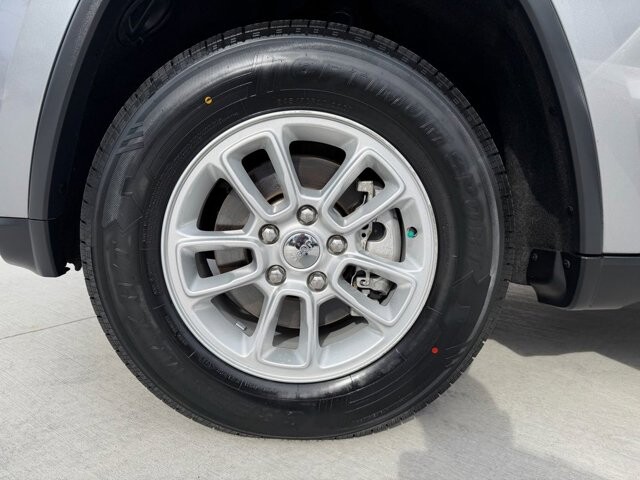 2018 Jeep Grand Cherokee in Knoxville, TN 37920 - 18089352 24