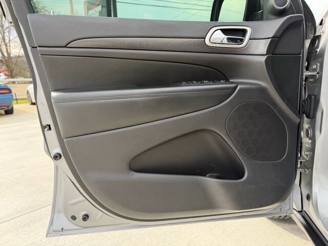 2018 Jeep Grand Cherokee in Knoxville, TN 37920 - 18089352 5