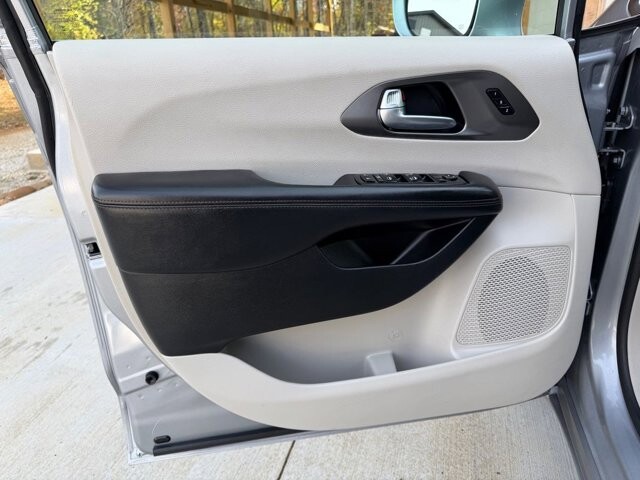 2020 Chrysler Pacifica in Knoxville, TN 37920 - 18089355 6