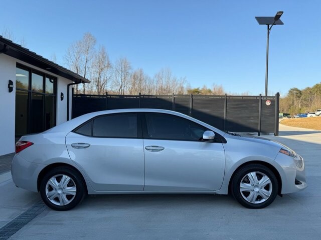 2018 Toyota Corolla in Knoxville, TN 37920 - 18089367 8