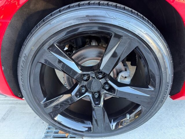 2018 Chevrolet Camaro in Knoxville, TN 37920 - 18089370 24