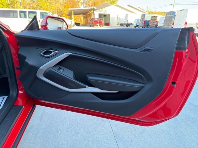 2018 Chevrolet Camaro in Knoxville, TN 37920 - 18089370 8