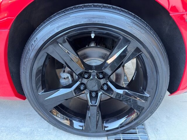 2018 Chevrolet Camaro in Knoxville, TN 37920 - 18089370 25