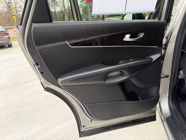 2018 Kia Sorento in Knoxville, TN 37920 - 18089385 7