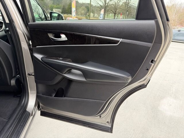 2018 Kia Sorento in Knoxville, TN 37920 - 18089385 9