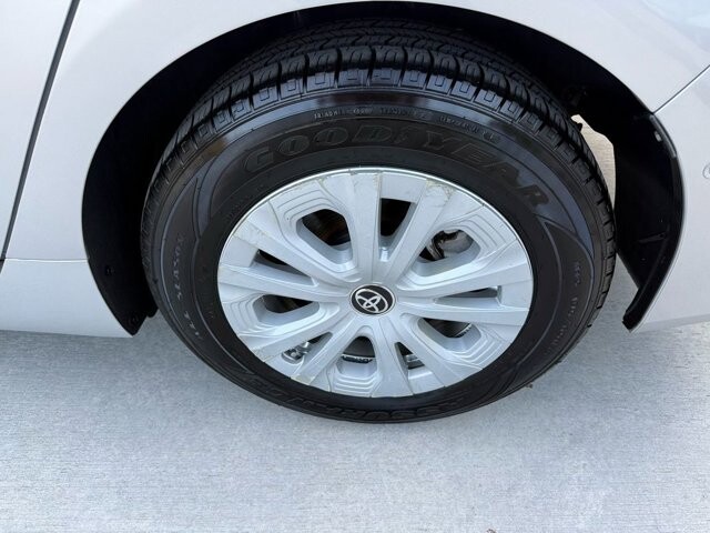 2019 Toyota Prius in Knoxville, TN 37920 - 18089396 26