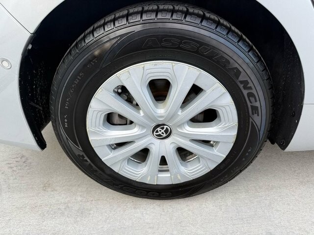 2019 Toyota Prius in Knoxville, TN 37920 - 18089396 28