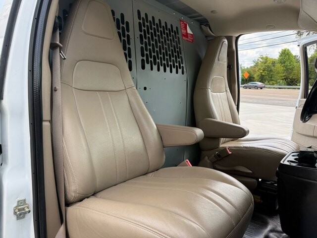 2021 Chevrolet Express 3500 in Knoxville, TN 37920 - 18089397 22