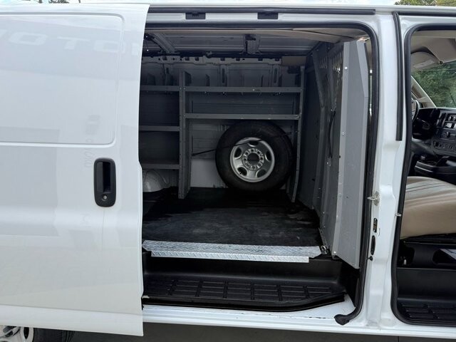 2021 Chevrolet Express 3500 in Knoxville, TN 37920 - 18089397 23