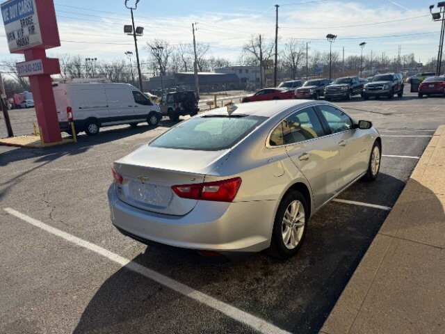 2018 Chevrolet Malibu in Indianapolis, IN 46222-4002 - 18089428 5