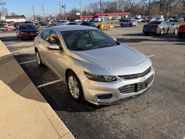 2018 Chevrolet Malibu in Indianapolis, IN 46222-4002 - 18089428 4