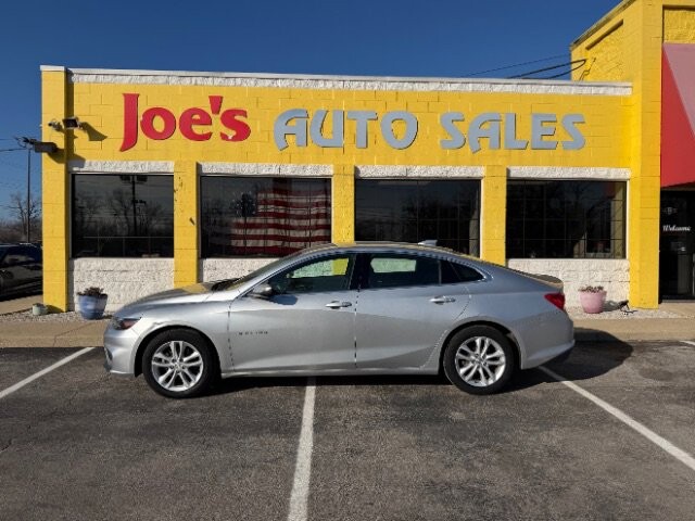 2018 Chevrolet Malibu in Indianapolis, IN 46222-4002 - 18089428