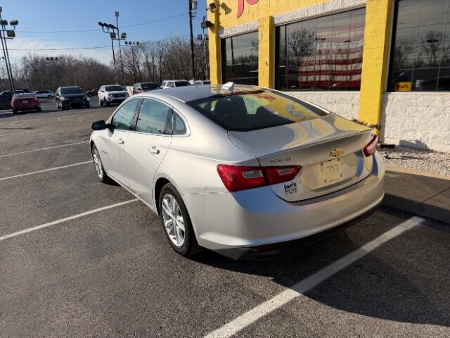 2018 Chevrolet Malibu in Indianapolis, IN 46222-4002 - 18089428 7