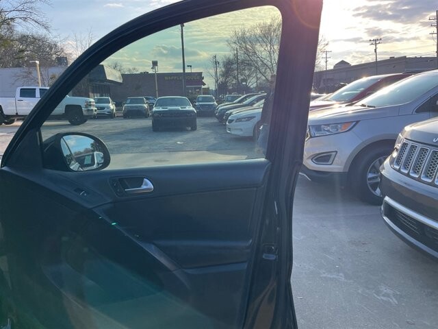 2013 Volkswagen Tiguan in Greenville, SC 29607 - 18089432 9