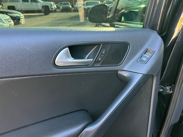 2013 Volkswagen Tiguan in Greenville, SC 29607 - 18089432 22