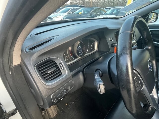 2016 Volvo V60 in Greenville, SC 29607 - 18089433 32