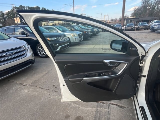 2016 Volvo V60 in Greenville, SC 29607 - 18089433 28