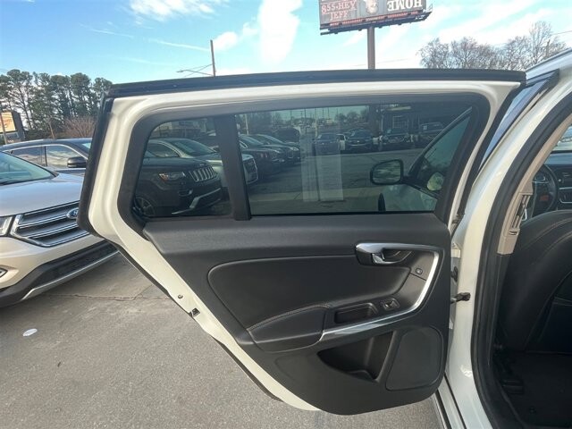 2016 Volvo V60 in Greenville, SC 29607 - 18089433 25