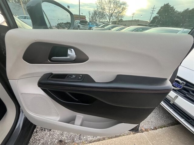 2017 Chrysler Pacifica in Greenville, SC 29607 - 18089434 14
