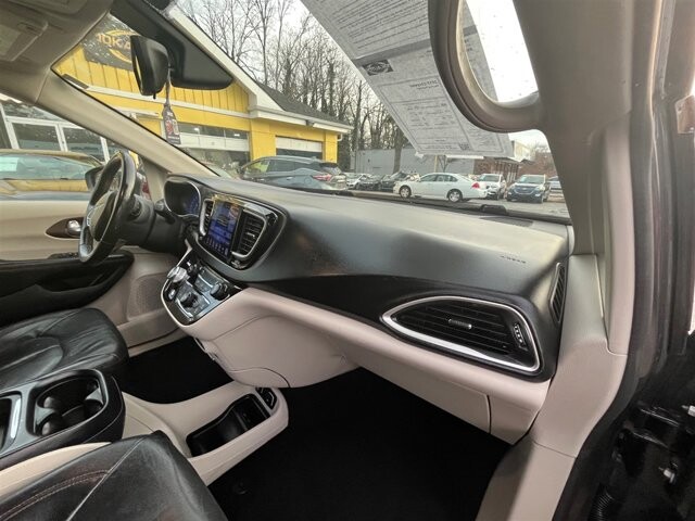 2017 Chrysler Pacifica in Greenville, SC 29607 - 18089434 16