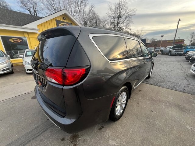2017 Chrysler Pacifica in Greenville, SC 29607 - 18089434 3