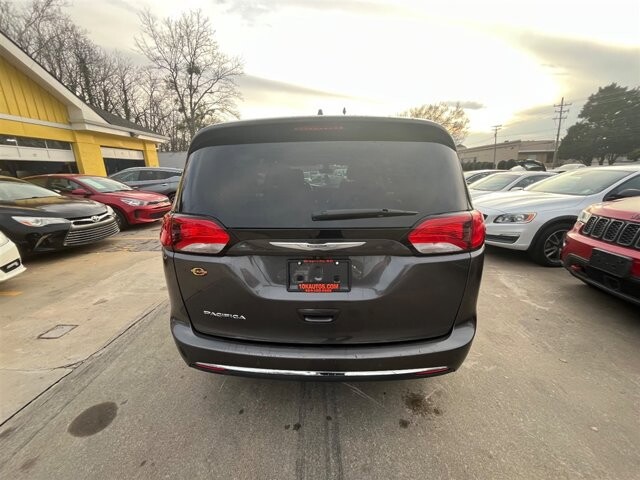 2017 Chrysler Pacifica in Greenville, SC 29607 - 18089434 4