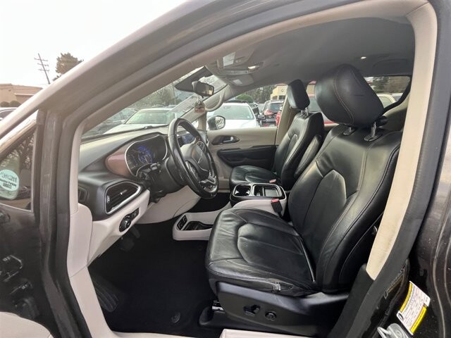 2017 Chrysler Pacifica in Greenville, SC 29607 - 18089434 26