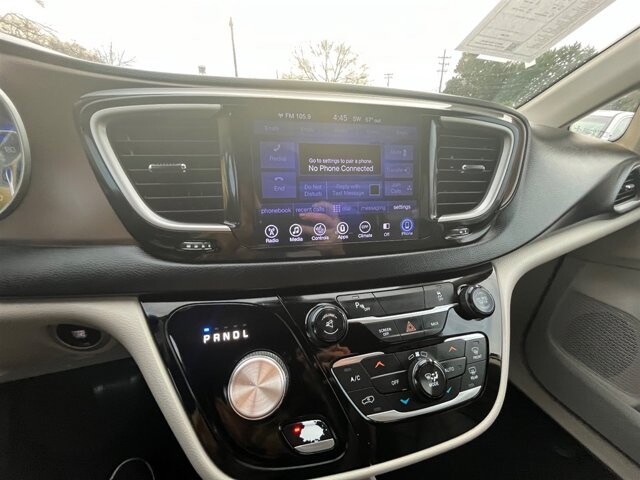 2017 Chrysler Pacifica in Greenville, SC 29607 - 18089434 31