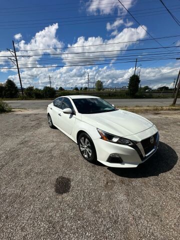 2019 Nissan Altima in Euclid, OH 44040 - 18089449 6