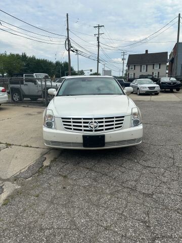 2011 Cadillac DTS in Euclid, OH 44040 - 18089451 4