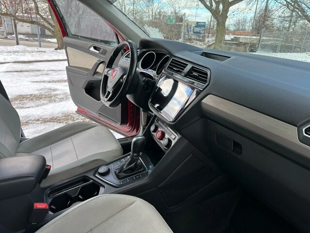 2019 Volkswagen Tiguan in Euclid, OH 44040 - 18089460 9