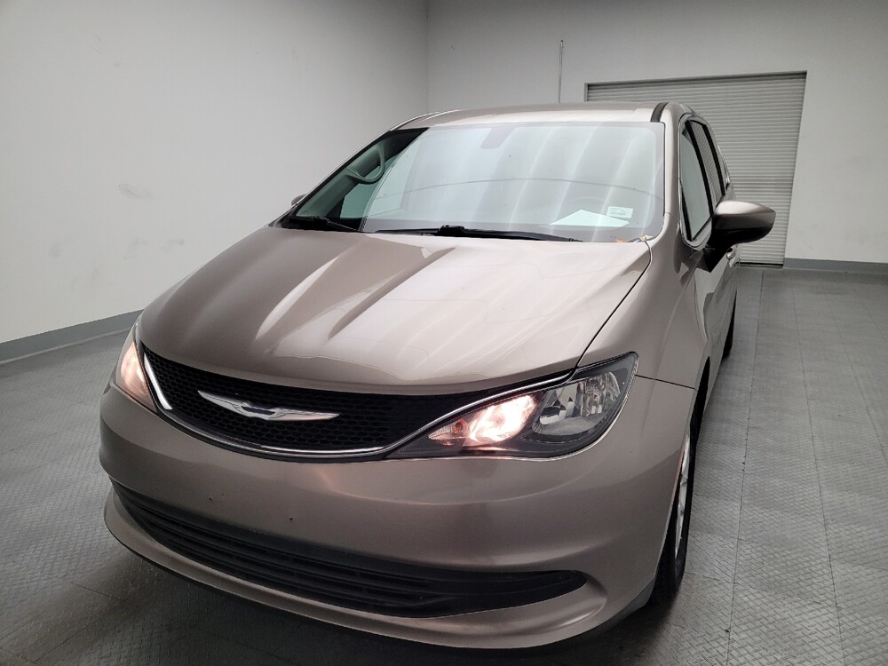 2017 Chrysler Pacifica in Montclair, CA 91763 - 18089499 15