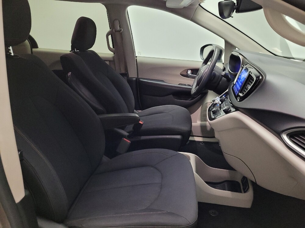 2017 Chrysler Pacifica in Montclair, CA 91763 - 18089499 21